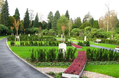Themengrabstätte „Am Blumenband“ auf dem Hamburger Friedhof Ohlsdorf